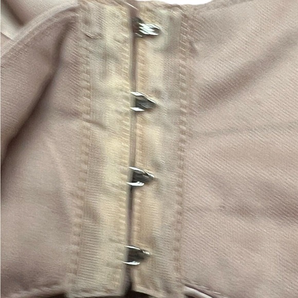 Privy Romper SIze M Light Pink‎ Sleeveless Ruffled Padded Bust Satin Silky NEW - Picture 8 of 14